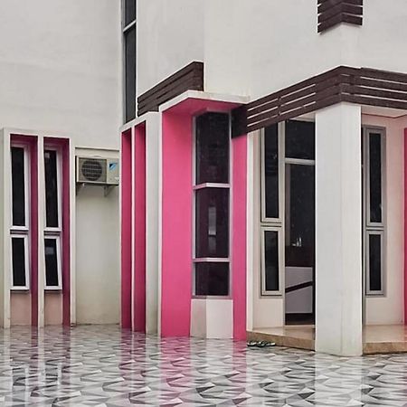 RedDoorz Plus @ Taman Madiun Exterior foto