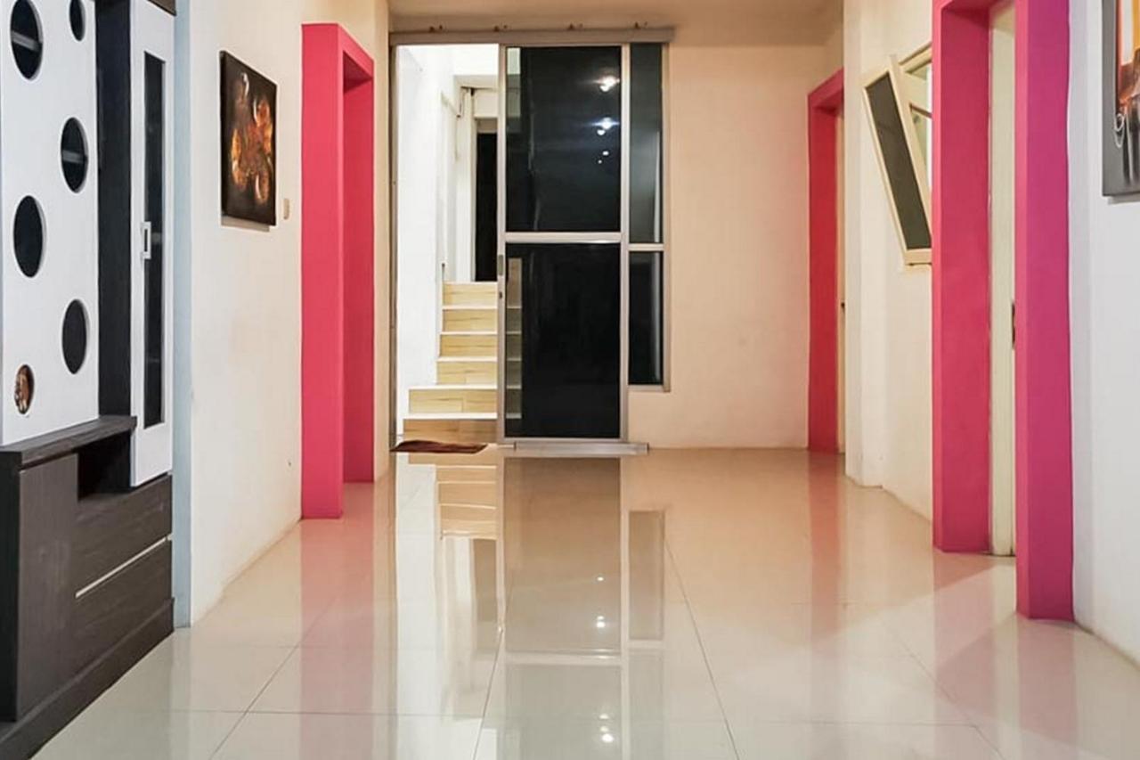 RedDoorz Plus @ Taman Madiun Exterior foto
